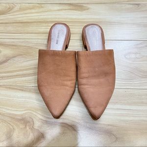 Gianni Bini Pointed Leather Flats Nude - size 8.5